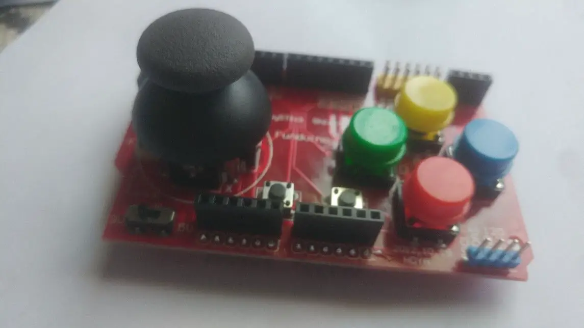 Getting Start with Joystick Shield Arduino and Nokia 51110 and build a game