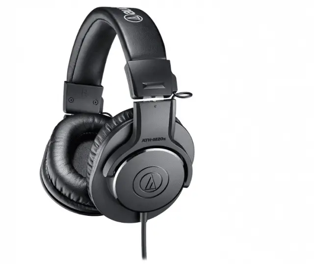 13 Best Studio Headphones Under 100 Reviewed [2022]