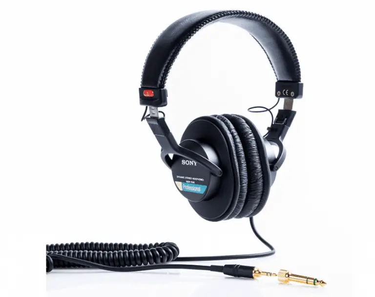 13 Best Studio Headphones Under 100 Reviewed [2022]