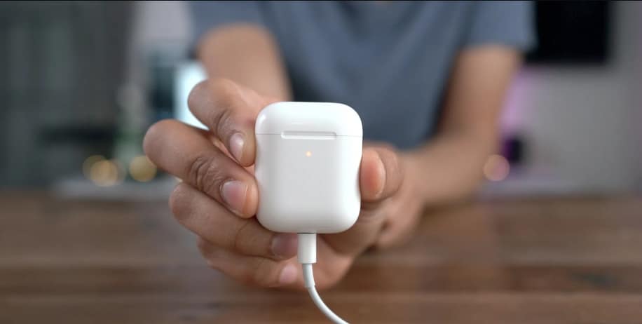 AirPod Case Not Charging Problem: Possible Fixes 🤴😎