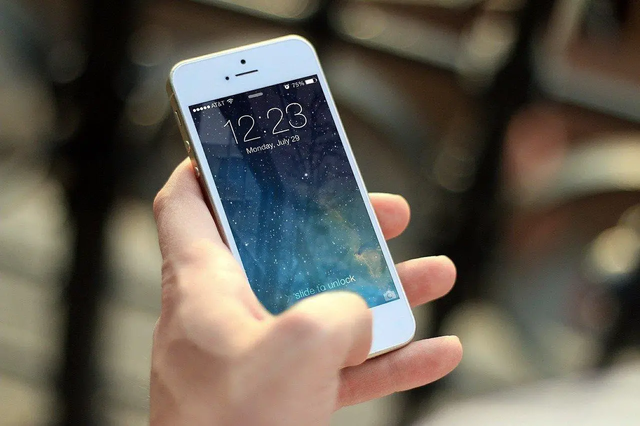 Why You Should Always Rely on Professionals to Fix Your iPhone